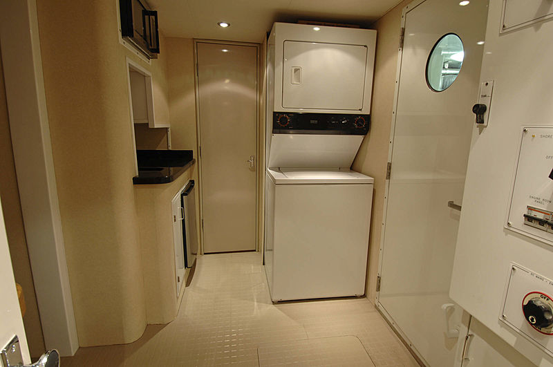 Lady O yacht laundry room