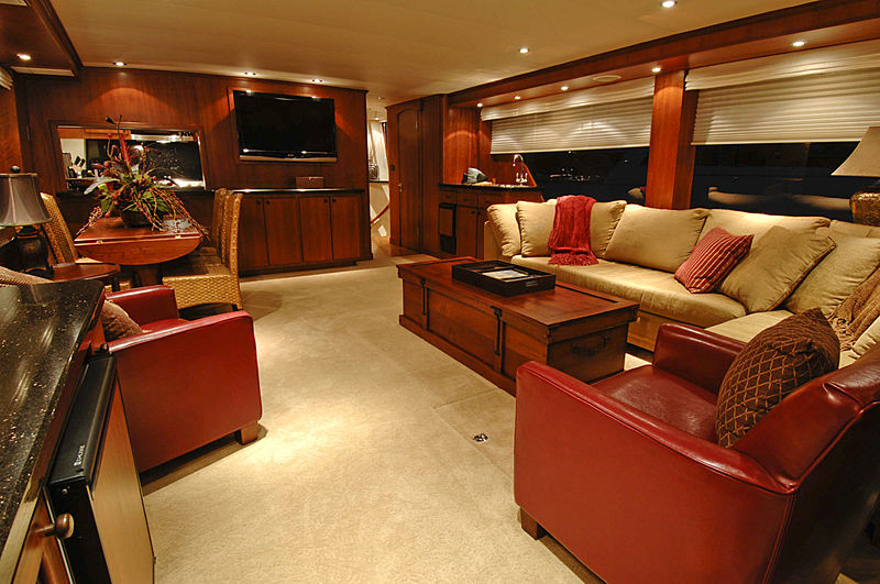 Lady O yacht saloon