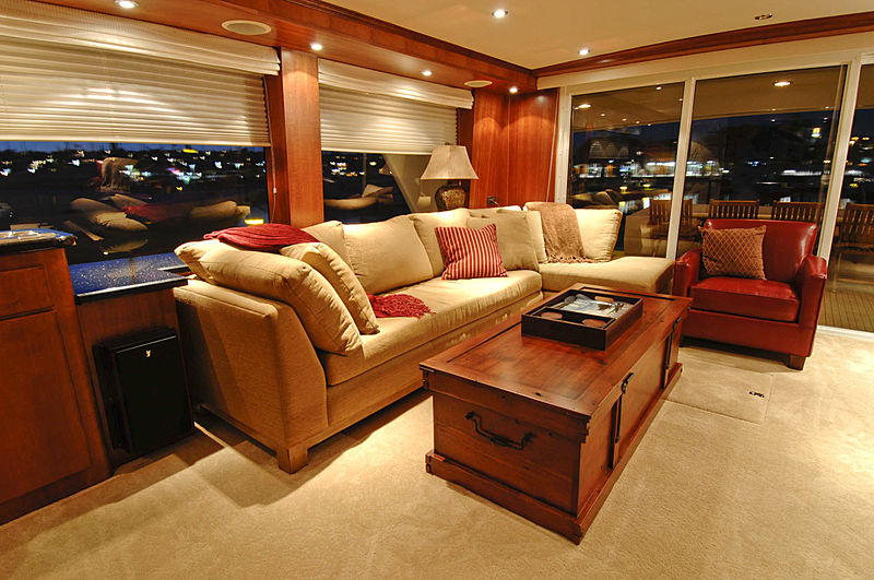 Lady O yacht saloon