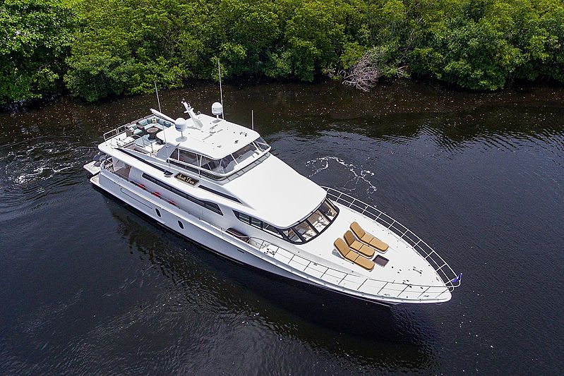 Scott Free yacht cruising