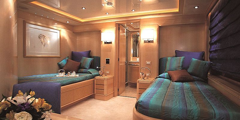 More yacht twin cabin