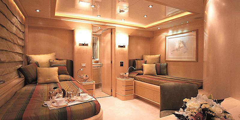 More yacht twin cabin