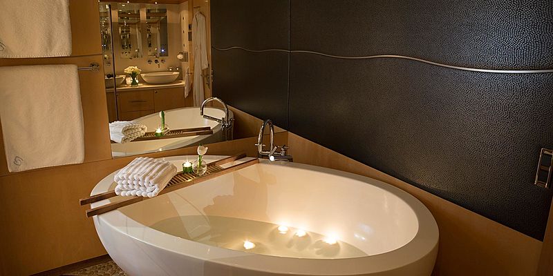 Salu yacht bathroom