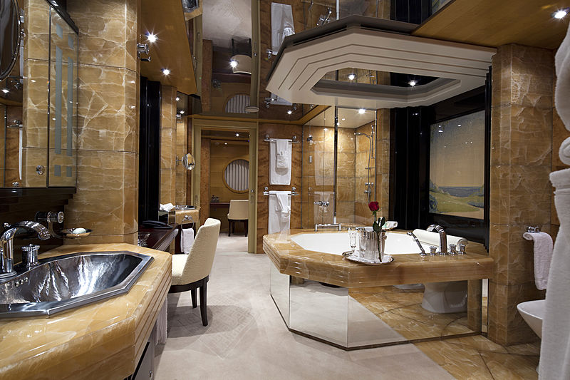 Sarah yacht bathroom
