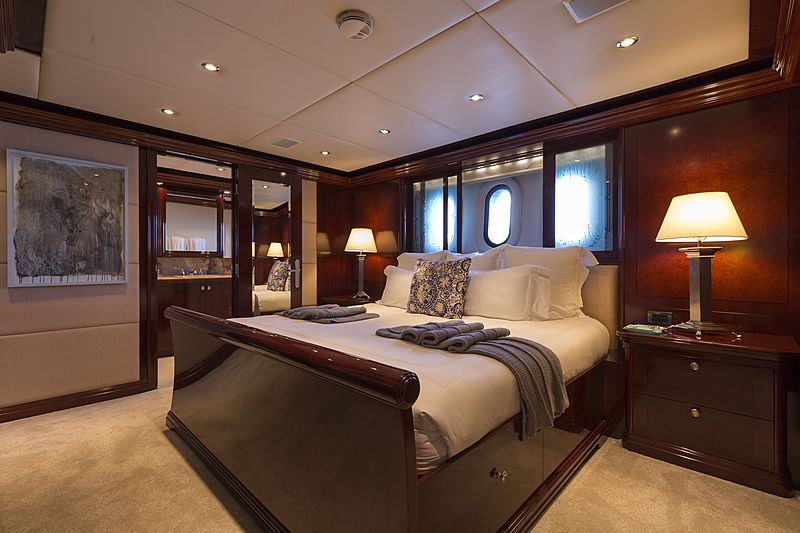 La Dea II yacht stateroom