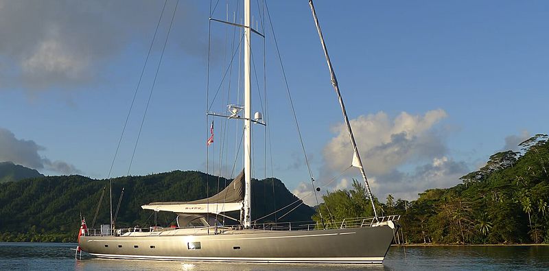 Silvertip B yacht at anchor