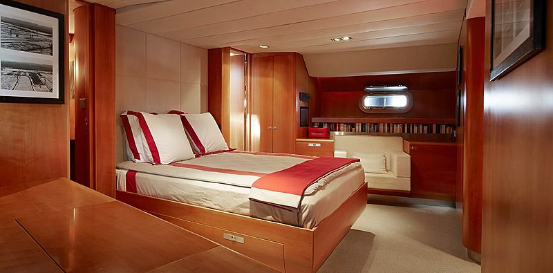 Silvertip B yacht stateroom