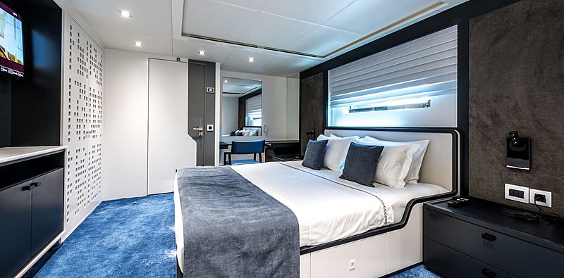 Serenitas yacht stateroom