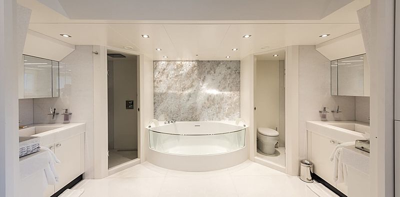Serenitas yacht bathroom