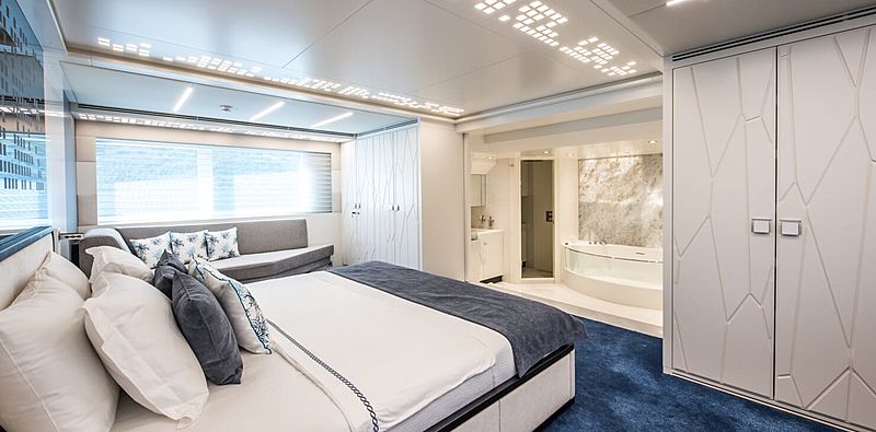 Serenitas yacht stateroom