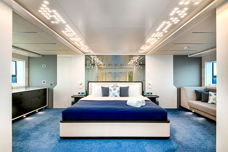 Serenitas yacht stateroom