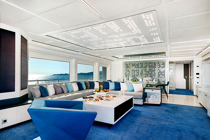 Serenitas yacht saloon
