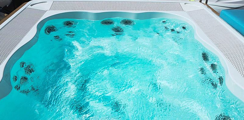 Serenitas yacht jacuzzi