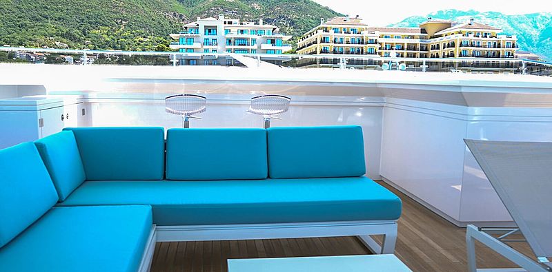 Serenitas yacht sundeck