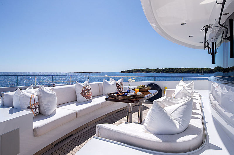 Clicia yacht foredeck