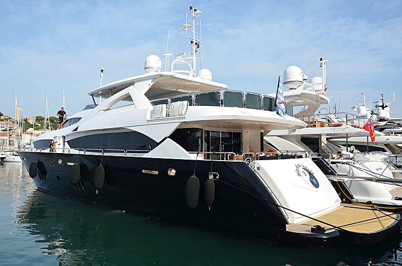 Black & white yacht in Cannes