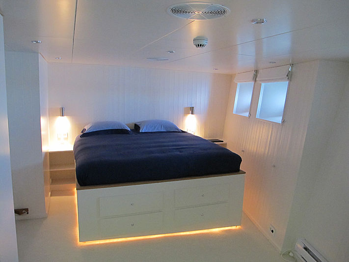 Akula yacht cabin