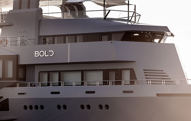 Bold yacht in Cala di Volpe