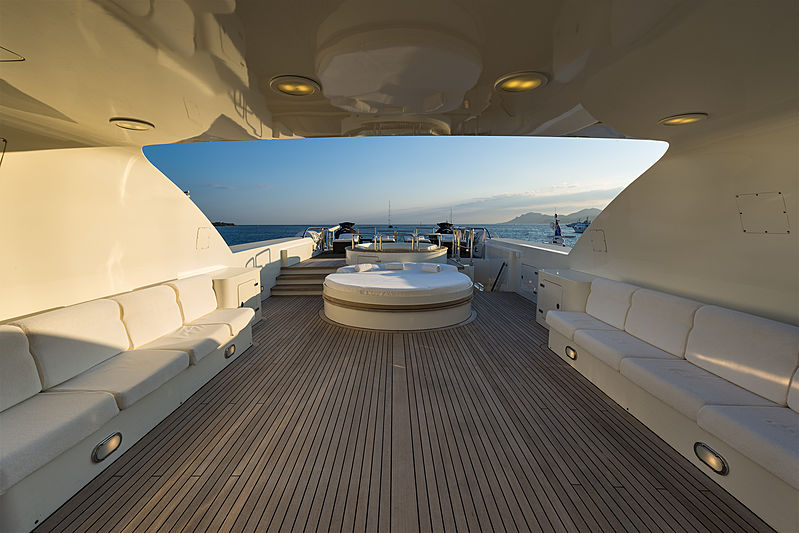 Tommy yacht sundeck