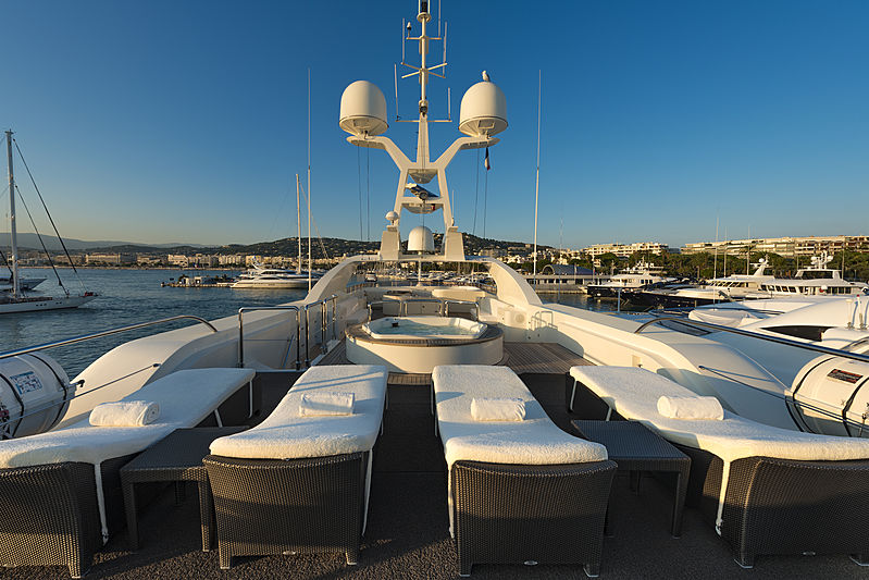 Tommy yacht sundeck