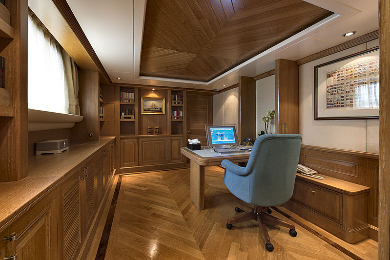 Tommy yacht owner's study