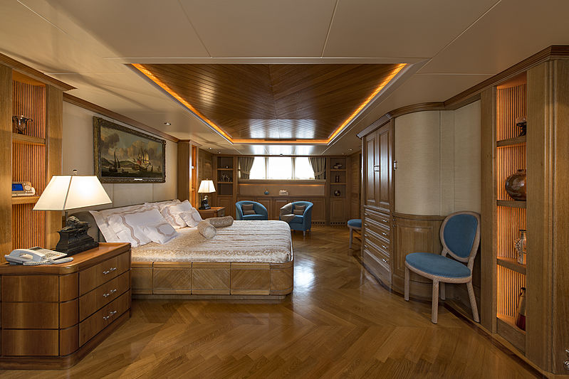 Tommy yacht stateroom