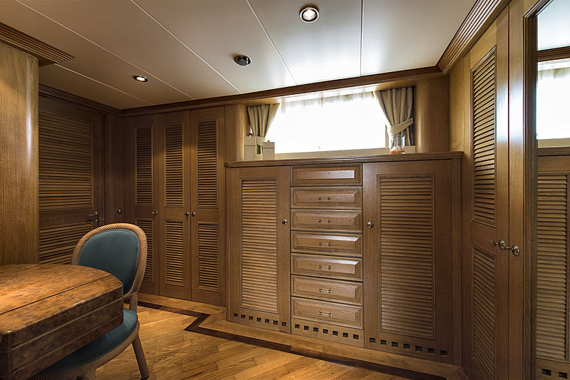 Tommy yacht stateroom