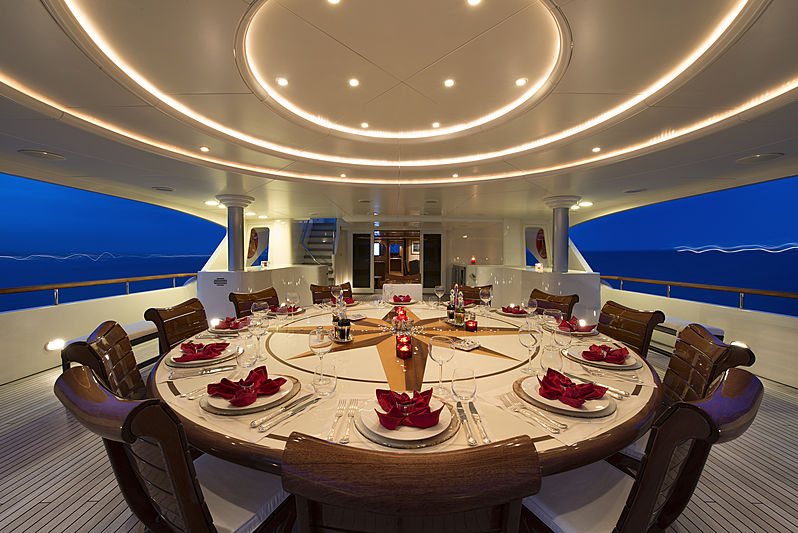 Tommy yacht dining table