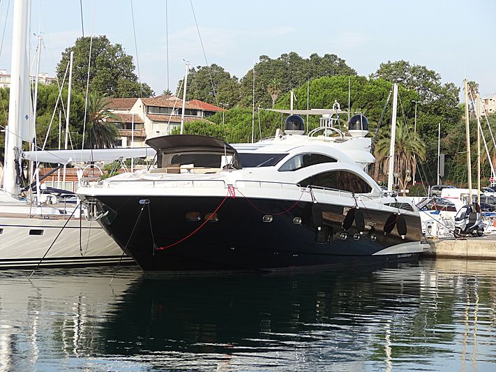 JUNE W yacht Sunseeker