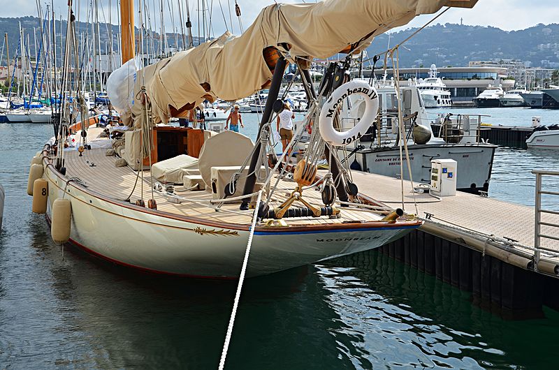 Moonbeam IV yacht in Cannes