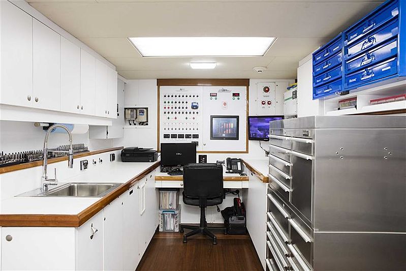 Playpen yacht Galley and Controls