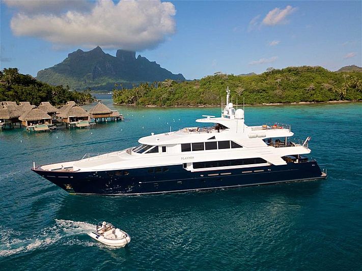 Playpen yacht Anchored