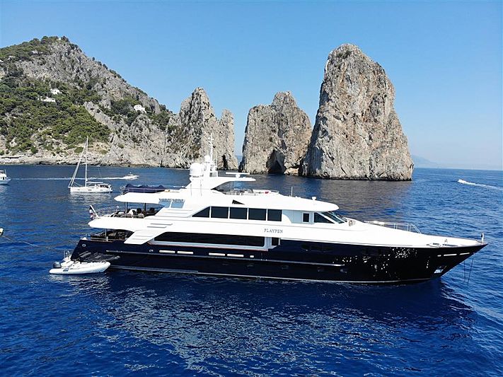 Playpen yacht Anchored