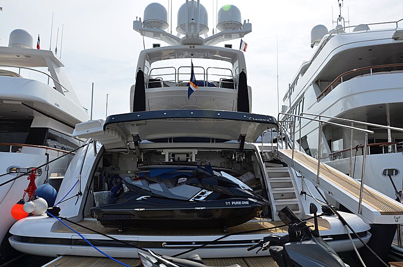 Pure One yacht in Port Canto