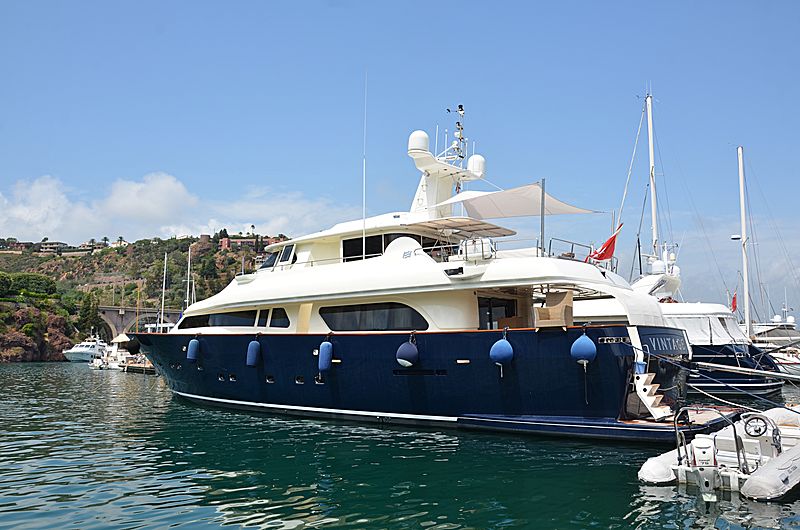 Vintage yacht in Théoule-sur-Mer
