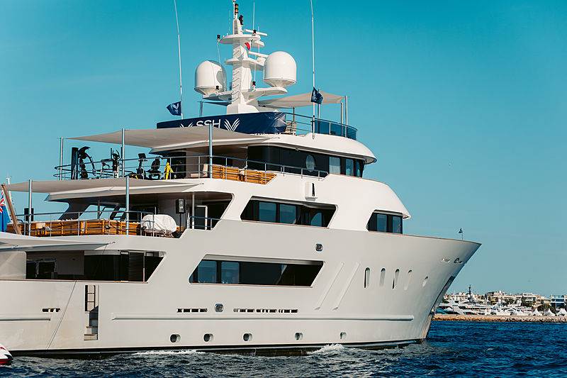 Aspire yacht at anchor off Cannes